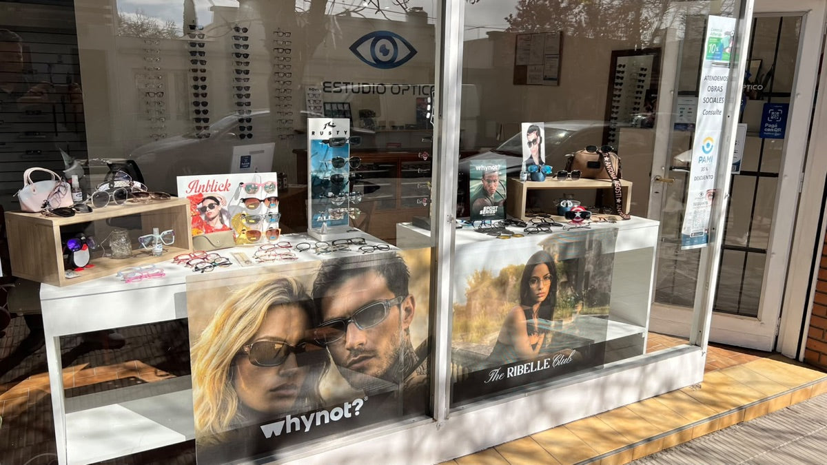 Cliente con anteojos WHYNOT?